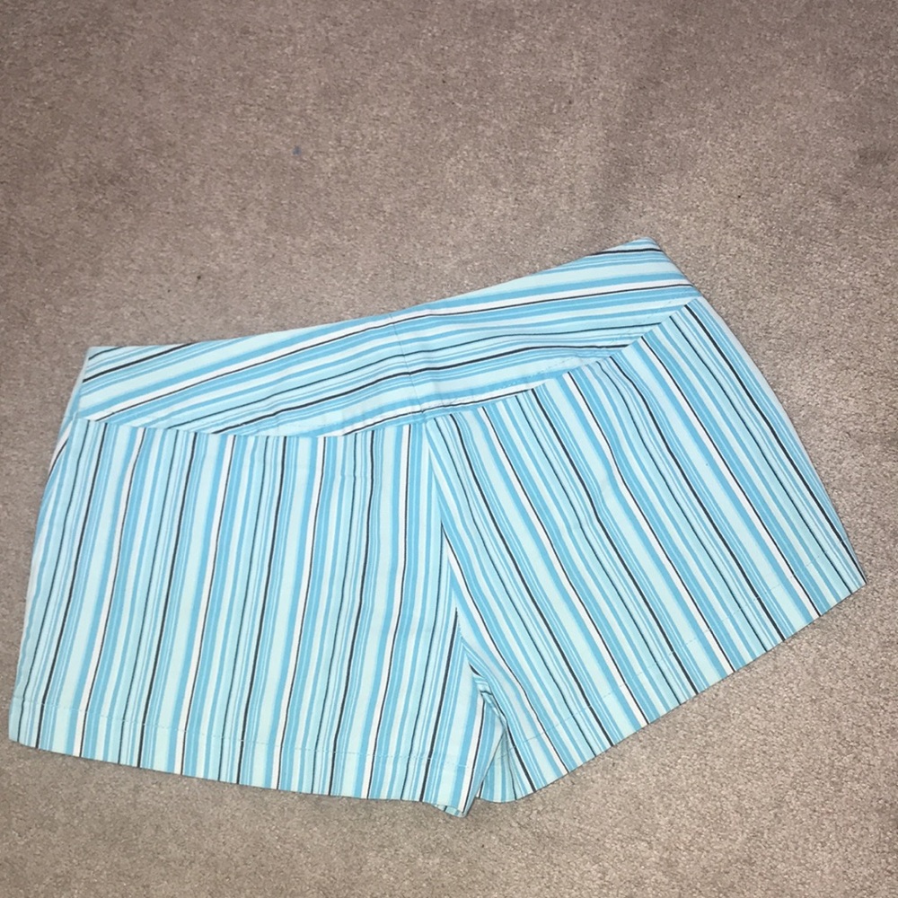 Suzy Shier Shorts - Picture 2 of 2